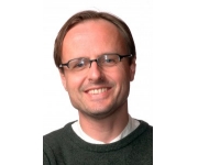 �����(Håkon) ���� ��(Wium Lie) 